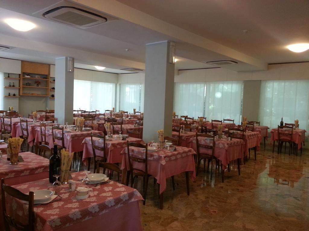 Hotel Irene Riccione Exterior photo